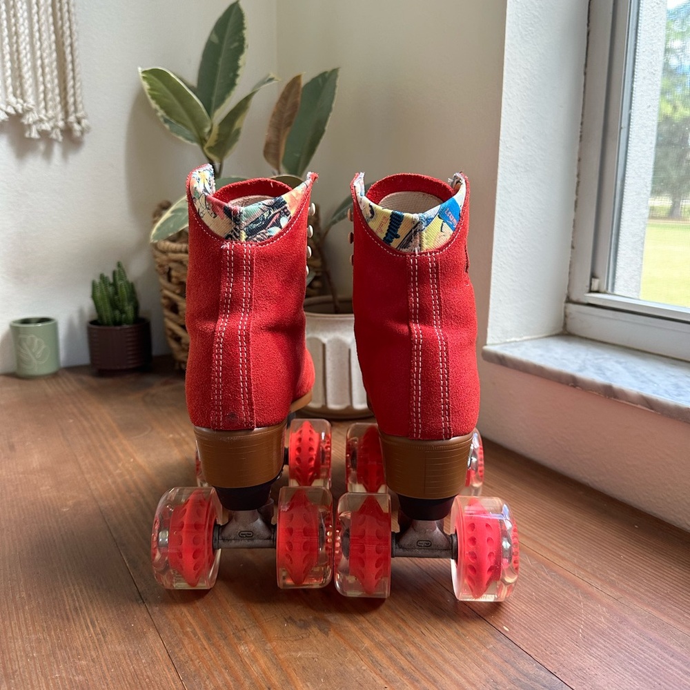 Moxi Lolly “Poppy” Red Suede Roller Skates - Picture 4 of 9